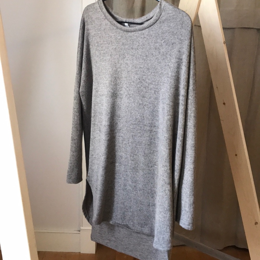 Light knit sweater tunic